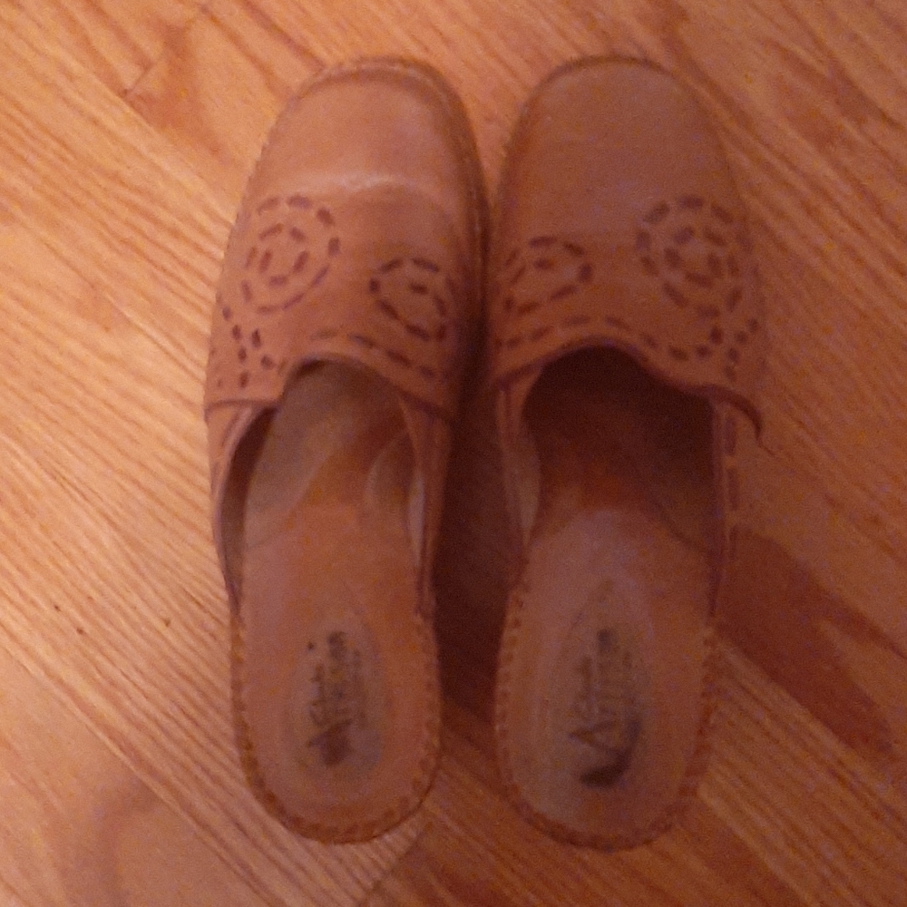 Womens Clark Artisan shoes.